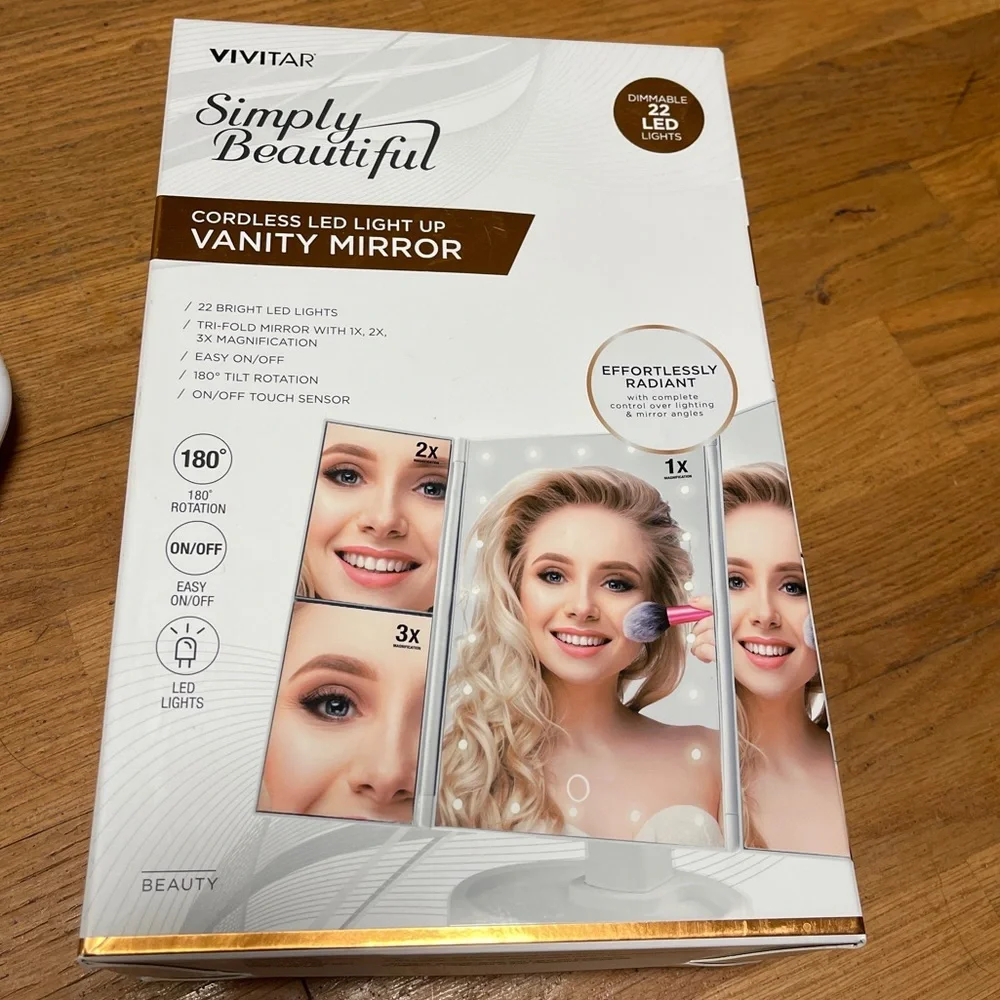 Vivitar NIB Cordless LED Light Up Vanity Mirror Tilt 3X Magnifying.